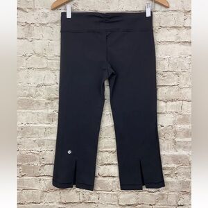 Lululemon Gather & Crow Crop 21" Size 6 in Black